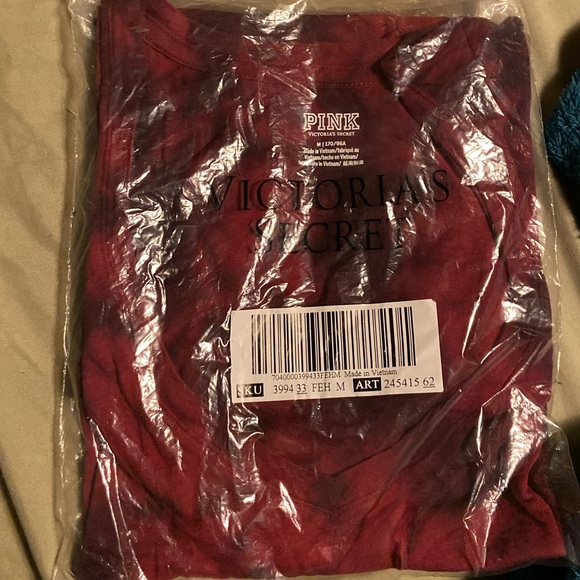 Brand new v-neck VSPink - Picture 3 of 3